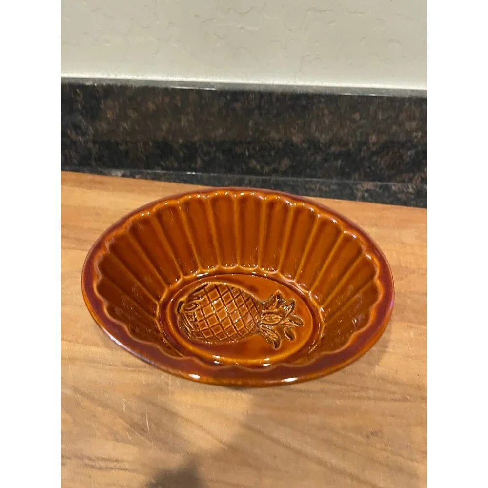 Williams-Sonoma Ceramic Stoneware Pineapple mold